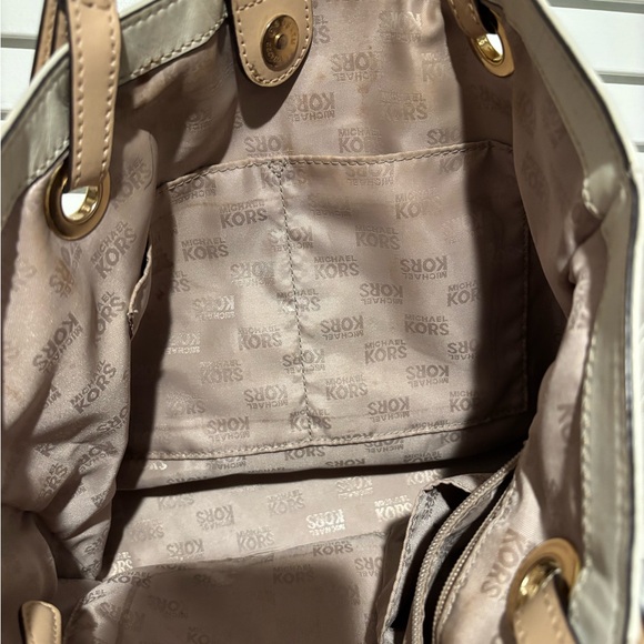Michael Kors Tan and Cream Tote Bag - Picture 7 of 12